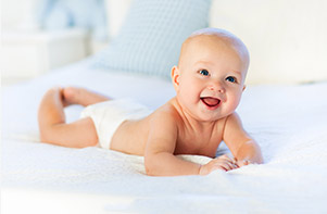 うつ伏せの赤ちゃん