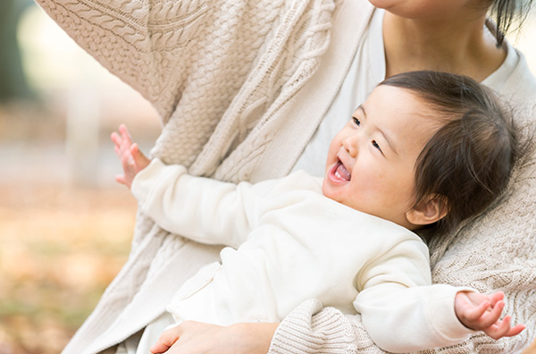 うつ伏せの赤ちゃん